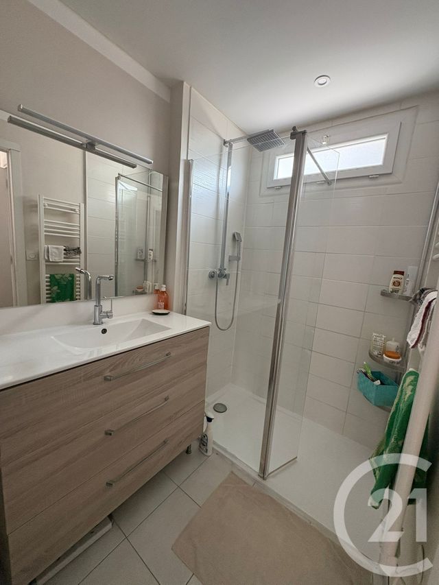 Afficher la photo en grand Appartement F2 à vendre - 2 pièces - 50.0 m2 - VENISSIEUX - 69 - RHONE-ALPES - Century 21 Hestia Ldi