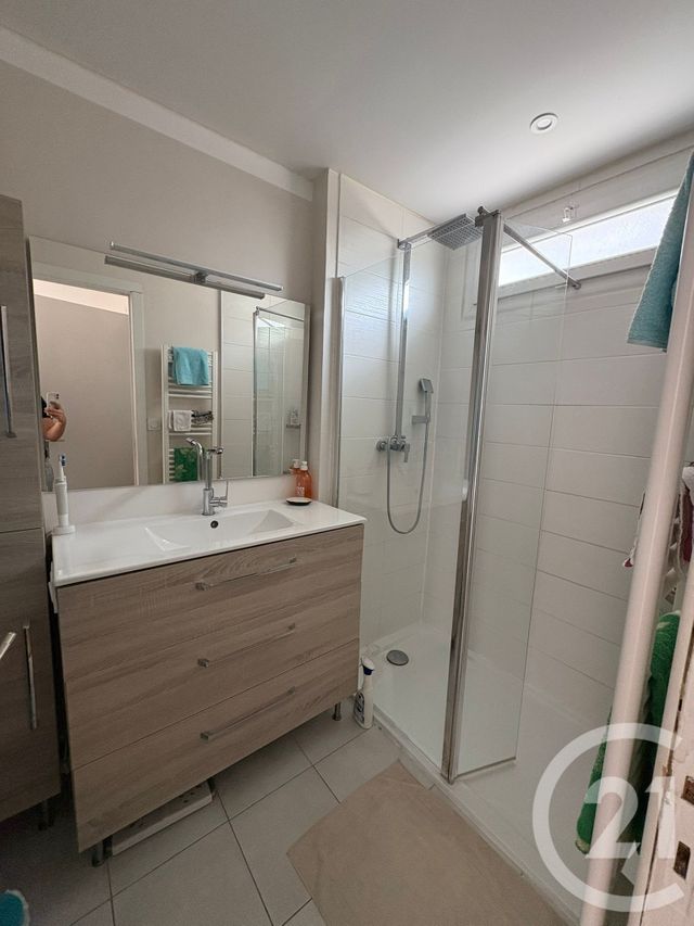 Afficher la photo en grand Appartement F2 à vendre - 2 pièces - 50.0 m2 - VENISSIEUX - 69 - RHONE-ALPES - Century 21 Hestia Ldi