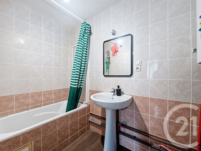 Appartement T4 à vendre - 4 pièces - 65.0 m2 - VENISSIEUX - 69 - RHONE-ALPES - Century 21 Hestia Ldi