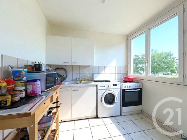 Appartement T4 à vendre - 4 pièces - 65.0 m2 - VENISSIEUX - 69 - RHONE-ALPES - Century 21 Hestia Ldi