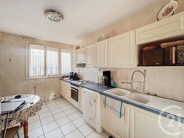 Appartement F5 à vendre - 5 pièces - 98.59 m2 - ST PRIEST - 69 - RHONE-ALPES - Century 21 Hestia Ldi