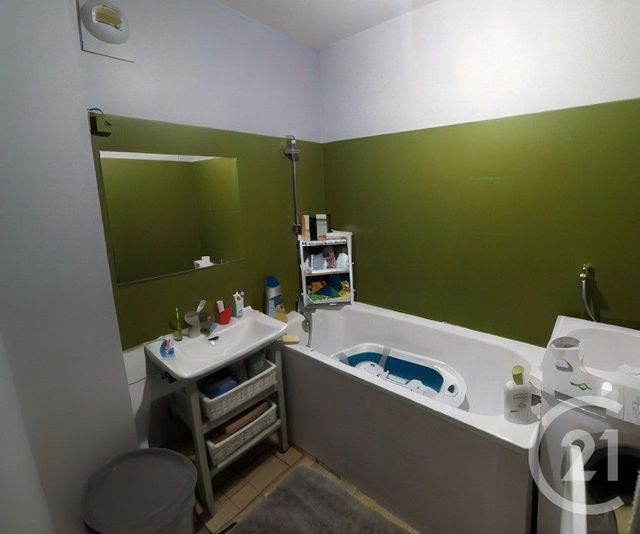 Appartement T4 à vendre - 4 pièces - 65.0 m2 - VENISSIEUX - 69 - RHONE-ALPES - Century 21 Hestia Ldi