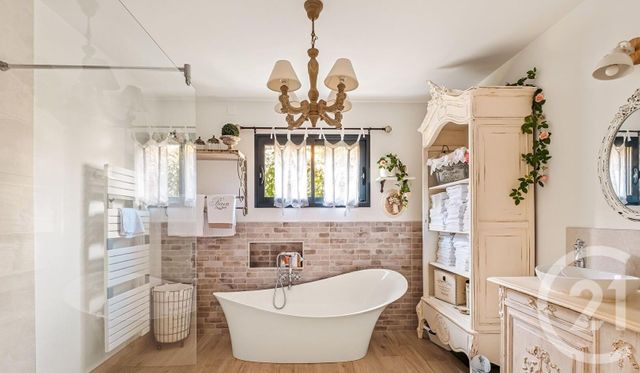 Afficher la photo en grand maison à vendre - 6 pièces - 170.0 m2 - COMMUNAY - 69 - RHONE-ALPES - Century 21 Hestia Ldi