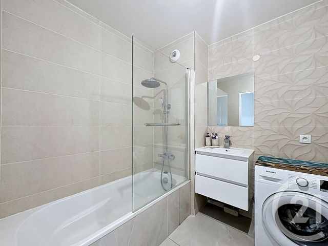 Appartement F4 à vendre - 4 pièces - 74.0 m2 - ST FONS - 69 - RHONE-ALPES - Century 21 Hestia Ldi