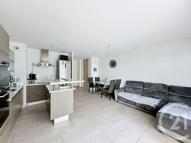 Appartement F4 à vendre - 4 pièces - 74.0 m2 - ST FONS - 69 - RHONE-ALPES - Century 21 Hestia Ldi