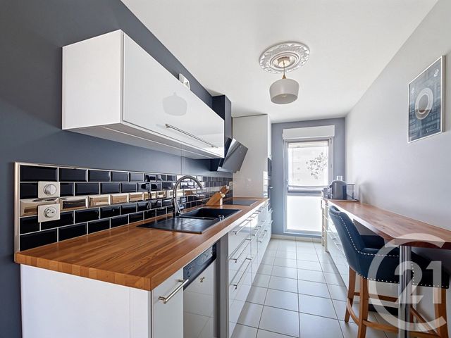 Appartement T4 à vendre - 4 pièces - 80.0 m2 - VENISSIEUX - 69 - RHONE-ALPES - Century 21 Hestia Ldi