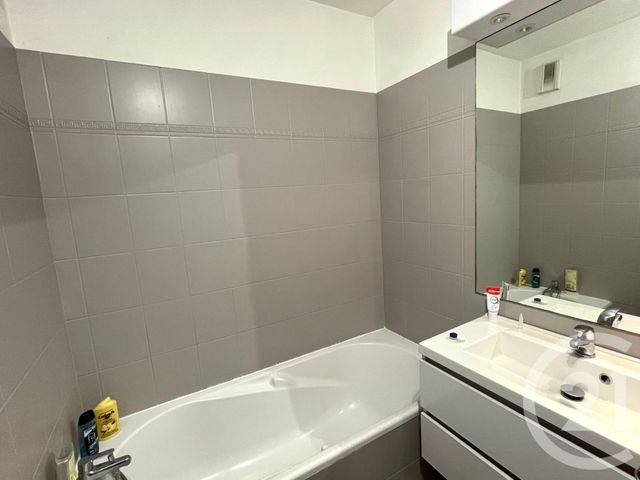 Appartement T4 à louer - 4 pièces - 84.0 m2 - CORBAS - 69 - RHONE-ALPES - Century 21 Hestia Ldi