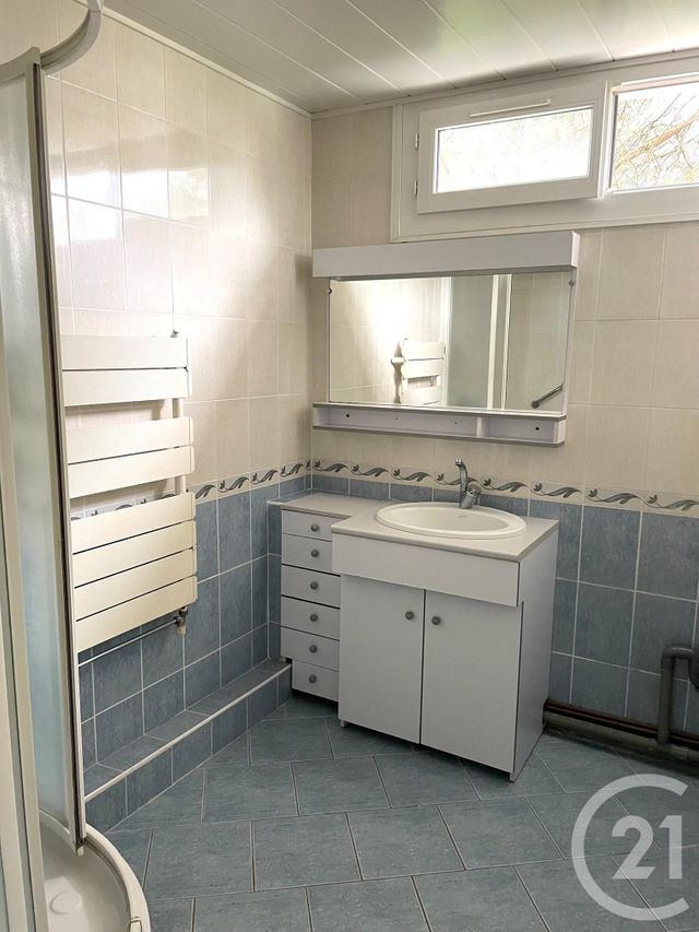 Appartement F5 à louer - 5 pièces - 83.33 m2 - CORBAS - 69 - RHONE-ALPES - Century 21 Hestia Ldi