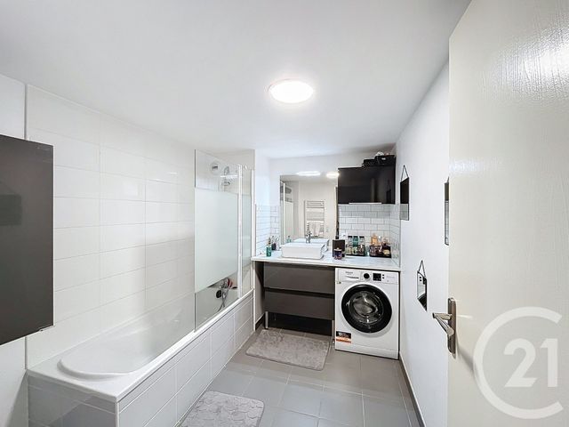 Appartement F4 à vendre - 5 pièces - 83.14 m2 - ST PRIEST - 69 - RHONE-ALPES - Century 21 Hestia Ldi