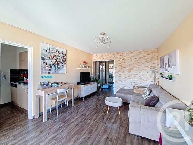 Appartement F4 à vendre - 4 pièces - 79.0 m2 - CORBAS - 69 - RHONE-ALPES - Century 21 Hestia Ldi