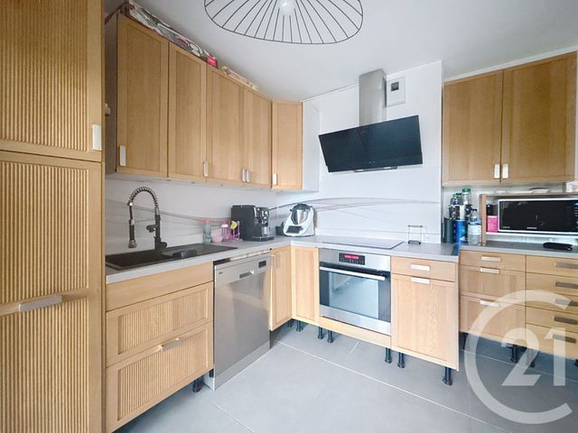 Afficher la photo en grand Appartement F4 à vendre - 4 pièces - 76.0 m2 - ST PRIEST - 69 - RHONE-ALPES - Century 21 Hestia Ldi