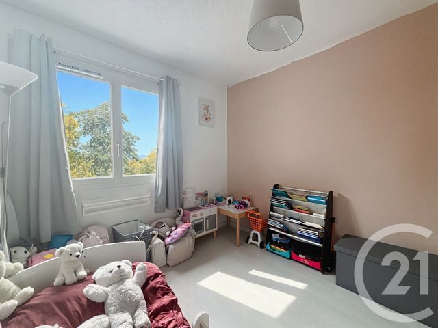 Afficher la photo en grand Appartement F4 à vendre - 4 pièces - 76.0 m2 - ST PRIEST - 69 - RHONE-ALPES - Century 21 Hestia Ldi