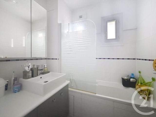 Afficher la photo en grand Appartement F4 à vendre - 4 pièces - 76.0 m2 - ST PRIEST - 69 - RHONE-ALPES - Century 21 Hestia Ldi