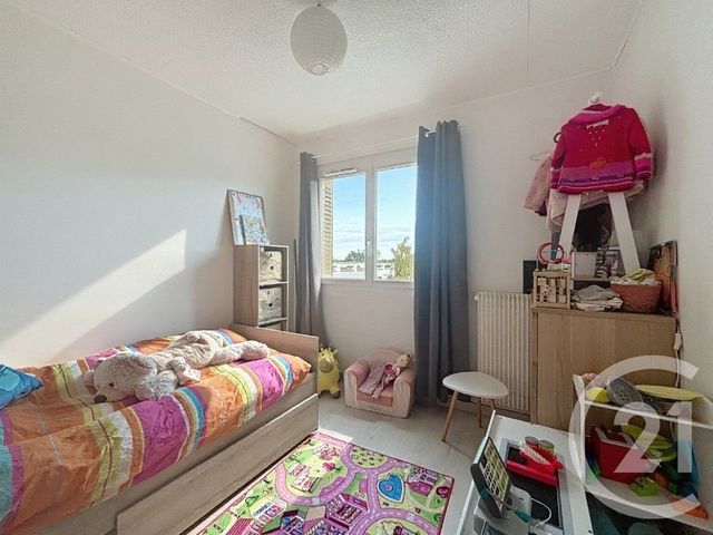 Afficher la photo en grand Appartement F4 à vendre - 4 pièces - 76.0 m2 - ST PRIEST - 69 - RHONE-ALPES - Century 21 Hestia Ldi