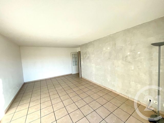 Appartement T4 à louer - 4 pièces - 80.83 m2 - CORBAS - 69 - RHONE-ALPES - Century 21 Hestia Ldi