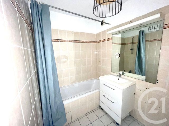 Appartement T4 à louer - 4 pièces - 80.83 m2 - CORBAS - 69 - RHONE-ALPES - Century 21 Hestia Ldi