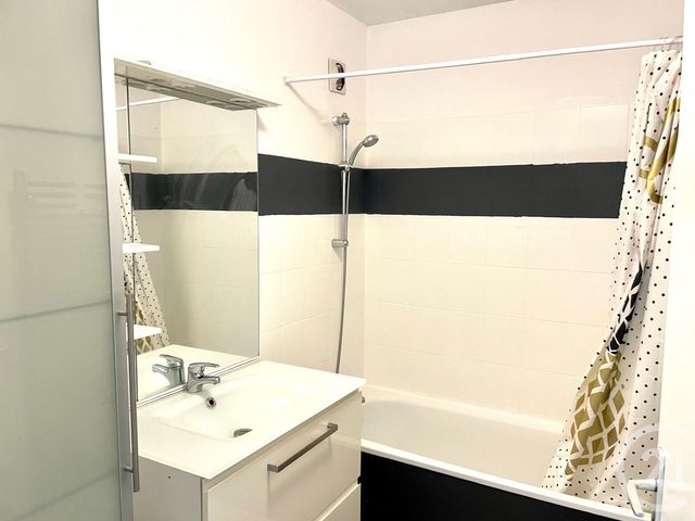 Appartement T3 à louer - 3 pièces - 60.02 m2 - VENISSIEUX - 69 - RHONE-ALPES - Century 21 Hestia Ldi