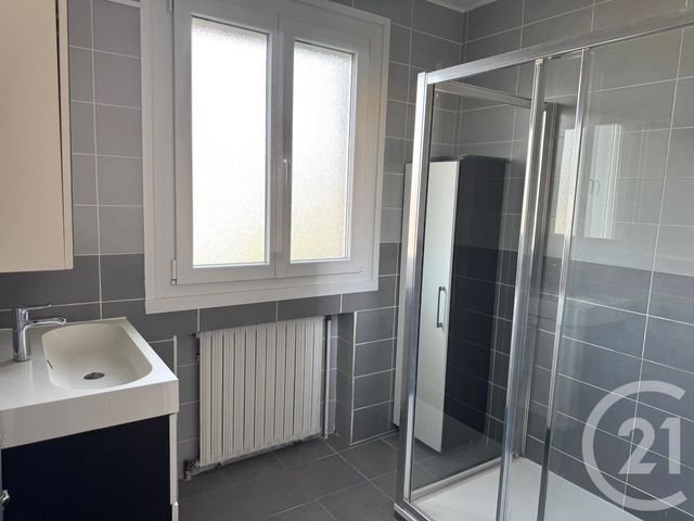 Appartement T3 à louer - 4 pièces - 110.36 m2 - VENISSIEUX - 69 - RHONE-ALPES - Century 21 Hestia Ldi