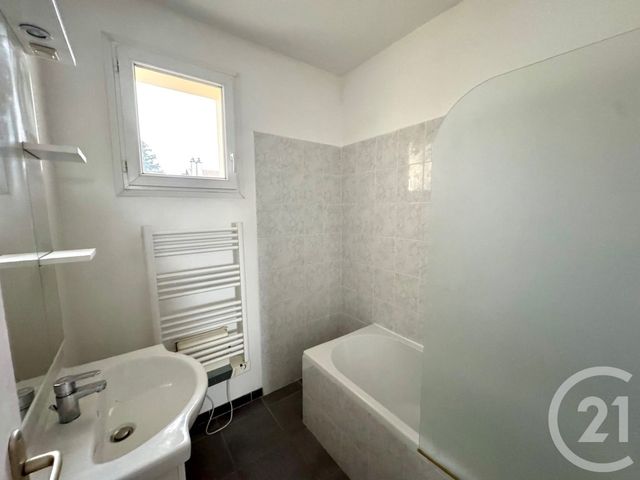 Appartement T3 à louer - 3 pièces - 68.79 m2 - CORBAS - 69 - RHONE-ALPES - Century 21 Hestia Ldi