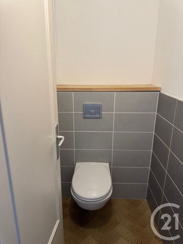 Appartement T3 à louer - 4 pièces - 110.36 m2 - VENISSIEUX - 69 - RHONE-ALPES - Century 21 Hestia Ldi