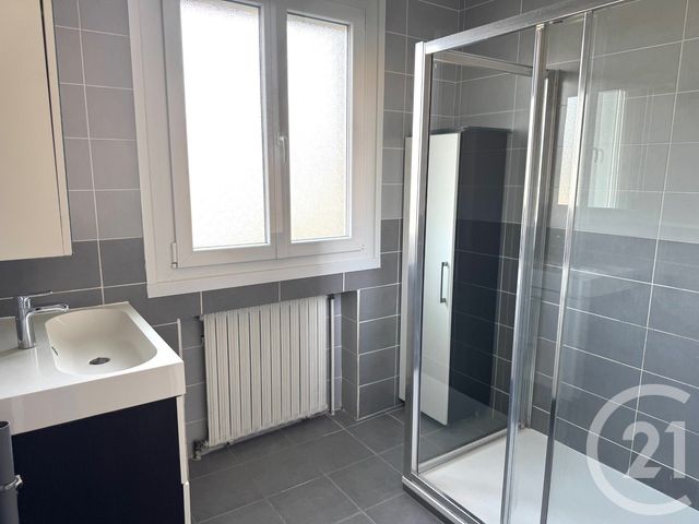 Appartement T3 à louer - 4 pièces - 110.36 m2 - VENISSIEUX - 69 - RHONE-ALPES - Century 21 Hestia Ldi