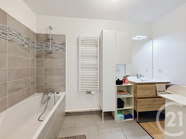 Appartement F3 à vendre - 3 pièces - 60.0 m2 - ST PRIEST - 69 - RHONE-ALPES - Century 21 Hestia Ldi