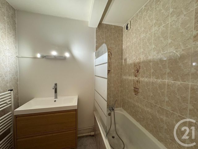 Appartement F3 à louer - 3 pièces - 62.86 m2 - VENISSIEUX - 69 - RHONE-ALPES - Century 21 Hestia Ldi