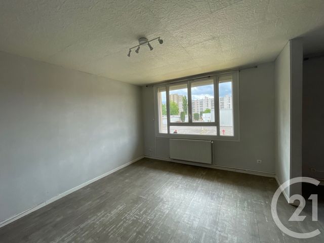 Appartement T4 à louer - 4 pièces - 65.4 m2 - CORBAS - 69 - RHONE-ALPES - Century 21 Hestia Ldi