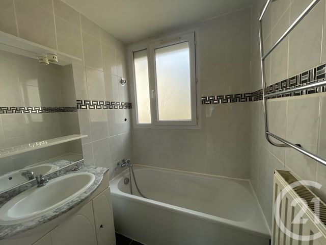 Appartement T4 à louer - 4 pièces - 65.4 m2 - CORBAS - 69 - RHONE-ALPES - Century 21 Hestia Ldi