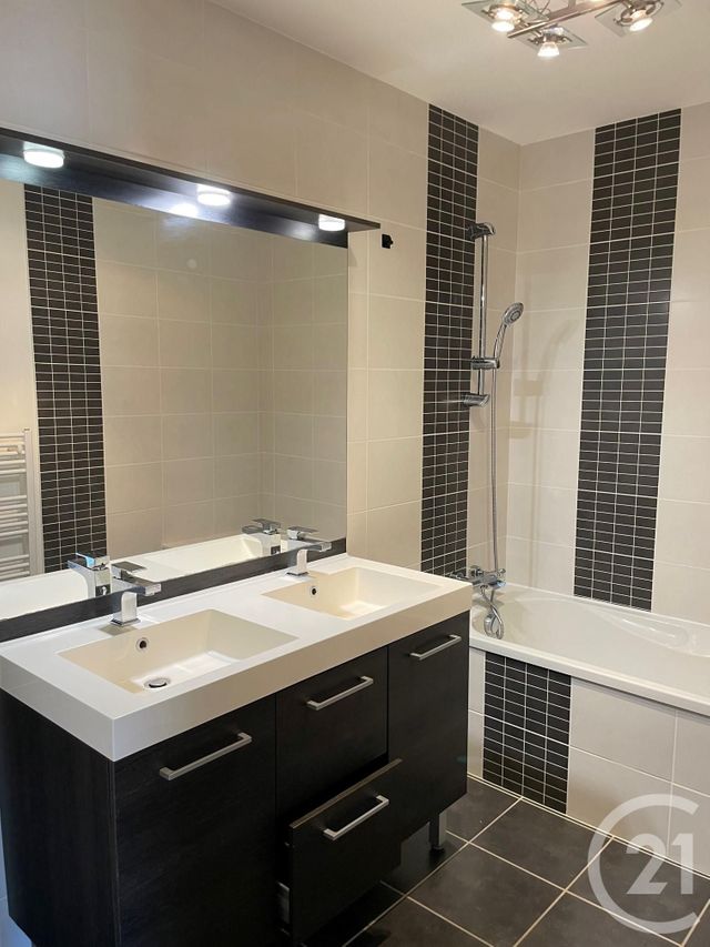 maison à louer - 6 pièces - 102.39 m2 - SEREZIN DU RHONE - 69 - RHONE-ALPES - Century 21 Hestia Ldi