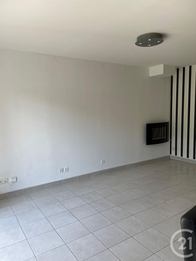 maison à louer - 6 pièces - 102.39 m2 - SEREZIN DU RHONE - 69 - RHONE-ALPES - Century 21 Hestia Ldi