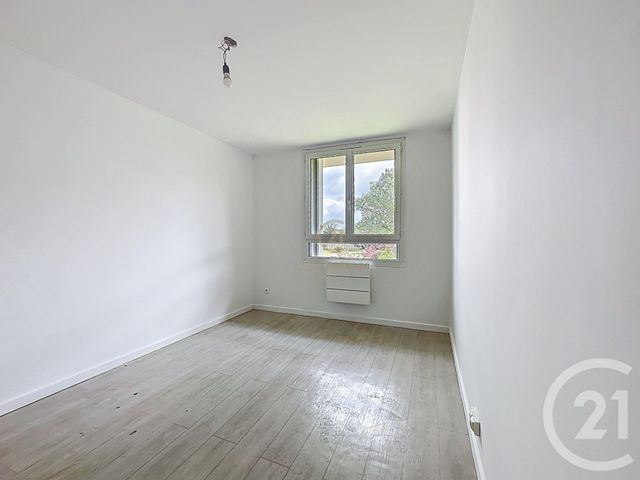 Appartement T4 à louer - 4 pièces - 64.35 m2 - CORBAS - 69 - RHONE-ALPES - Century 21 Hestia Ldi