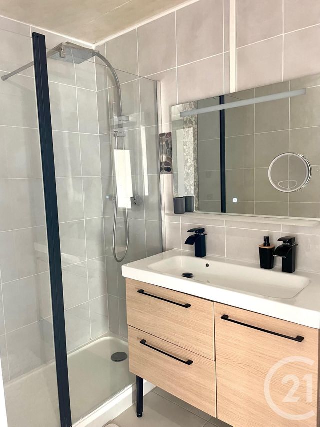 Appartement T5 à louer - 5 pièces - 94.02 m2 - VENISSIEUX - 69 - RHONE-ALPES - Century 21 Hestia Ldi