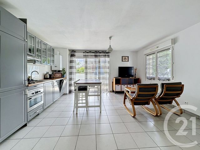 Appartement F2 à vendre - 2 pièces - 42.0 m2 - ST PRIEST - 69 - RHONE-ALPES - Century 21 Hestia Ldi
