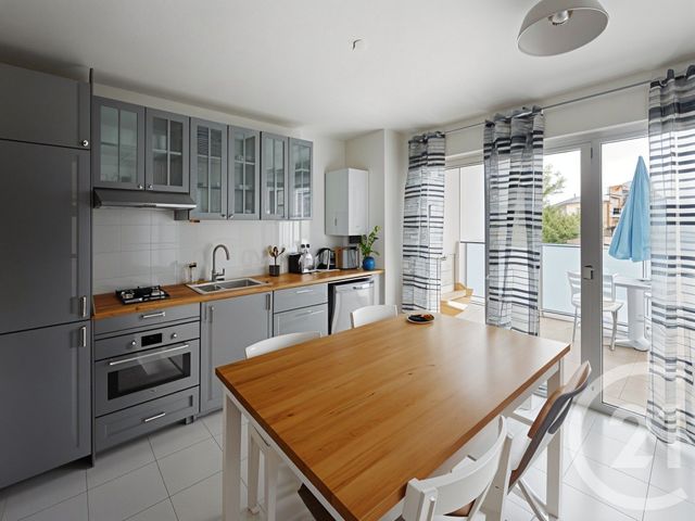 Appartement F2 à vendre - 2 pièces - 42.0 m2 - ST PRIEST - 69 - RHONE-ALPES - Century 21 Hestia Ldi