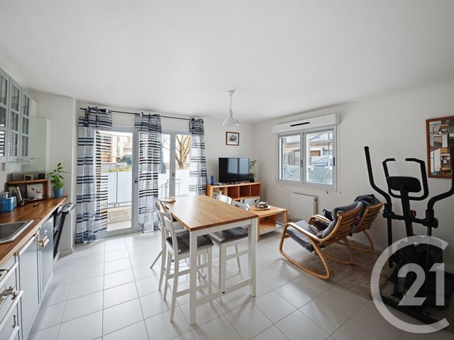 Appartement F2 à vendre - 2 pièces - 42.0 m2 - ST PRIEST - 69 - RHONE-ALPES - Century 21 Hestia Ldi