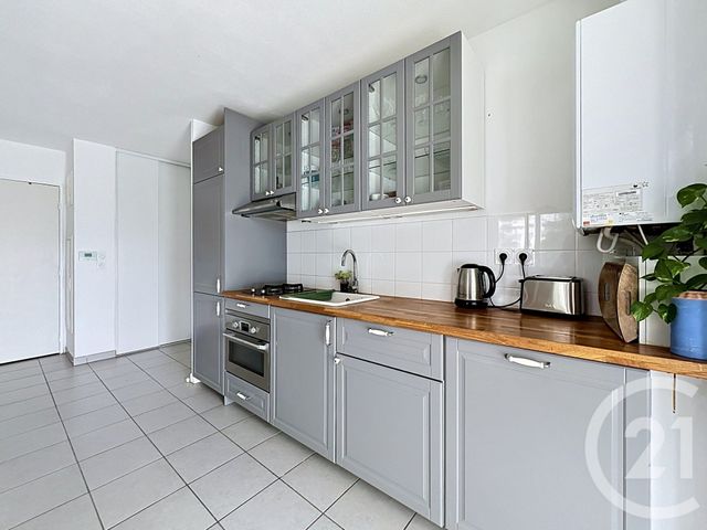 Appartement F2 à vendre - 2 pièces - 42.0 m2 - ST PRIEST - 69 - RHONE-ALPES - Century 21 Hestia Ldi