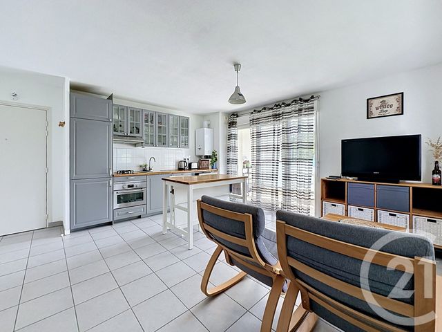 Appartement F2 à vendre - 2 pièces - 42.0 m2 - ST PRIEST - 69 - RHONE-ALPES - Century 21 Hestia Ldi