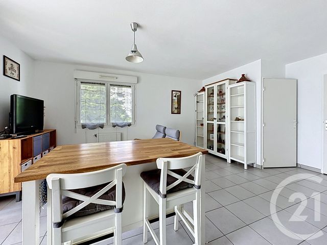 Appartement F2 à vendre - 2 pièces - 42.0 m2 - ST PRIEST - 69 - RHONE-ALPES - Century 21 Hestia Ldi