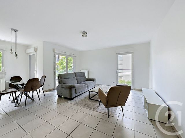 Appartement T3 à louer - 3 pièces - 65.99 m2 - ST PRIEST - 69 - RHONE-ALPES - Century 21 Hestia Ldi