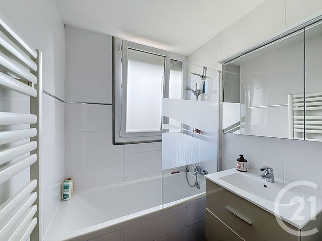 Appartement F3 à vendre - 3 pièces - 55.0 m2 - CORBAS - 69 - RHONE-ALPES - Century 21 Hestia Ldi