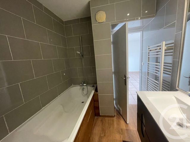 Appartement à louer - 3 pièces - 69.53 m2 - ST SYMPHORIEN D OZON - 69 - RHONE-ALPES - Century 21 Hestia Ldi
