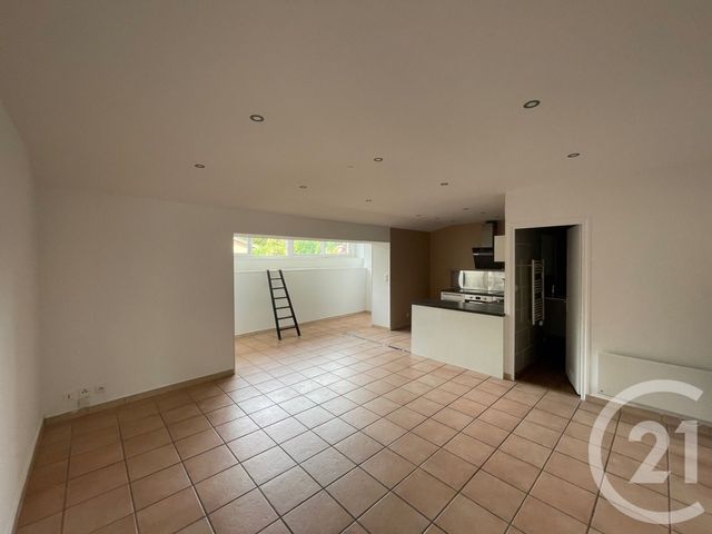 Appartement à louer - 3 pièces - 69.53 m2 - ST SYMPHORIEN D OZON - 69 - RHONE-ALPES - Century 21 Hestia Ldi