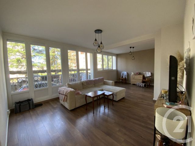 Appartement T3 à louer - 2 pièces - 60.07 m2 - ST PRIEST - 69 - RHONE-ALPES - Century 21 Hestia Ldi