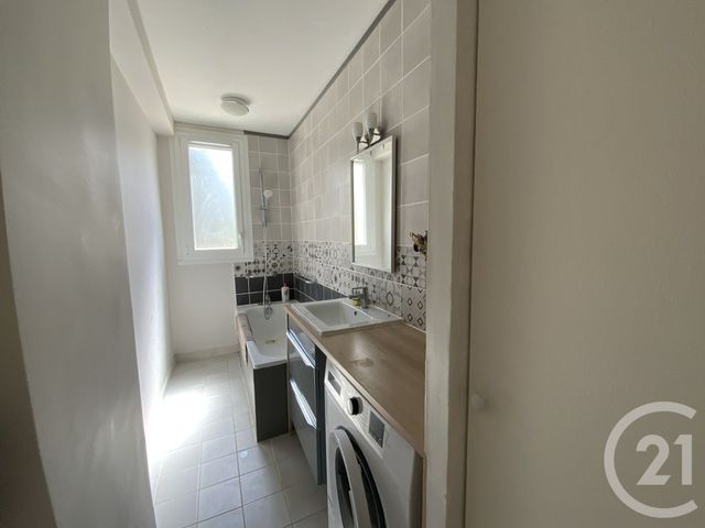 Appartement T3 à louer - 2 pièces - 60.07 m2 - ST PRIEST - 69 - RHONE-ALPES - Century 21 Hestia Ldi