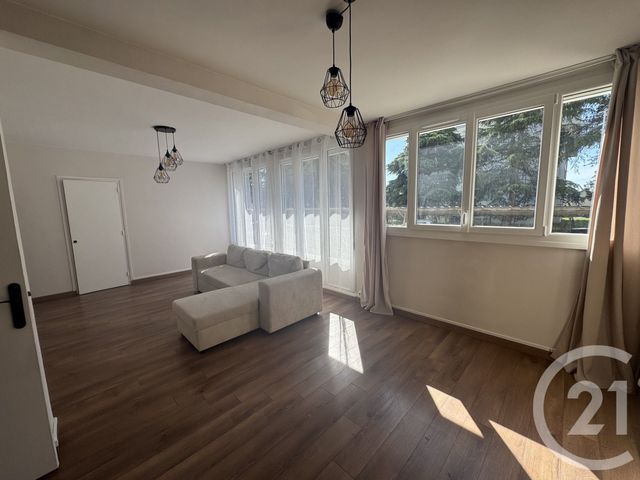 Appartement T3 à louer - 2 pièces - 60.07 m2 - ST PRIEST - 69 - RHONE-ALPES - Century 21 Hestia Ldi