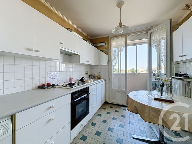 Appartement F3 à vendre - 3 pièces - 66.0 m2 - VENISSIEUX - 69 - RHONE-ALPES - Century 21 Hestia Ldi