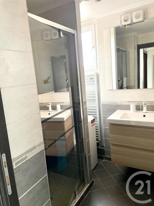 Appartement T5 à louer - 5 pièces - 83.09 m2 - LYON - 69008 - RHONE-ALPES - Century 21 Hestia Ldi