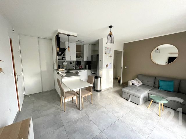 Appartement T2 à louer - 2 pièces - 39.0 m2 - CORBAS - 69 - RHONE-ALPES - Century 21 Hestia Ldi