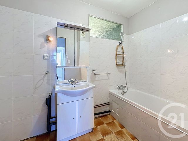 Appartement T3 à louer - 3 pièces - 64.12 m2 - VENISSIEUX - 69 - RHONE-ALPES - Century 21 Hestia Ldi